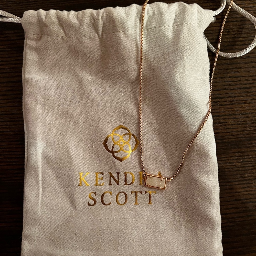 Kendra Scott Rose Gold necklace